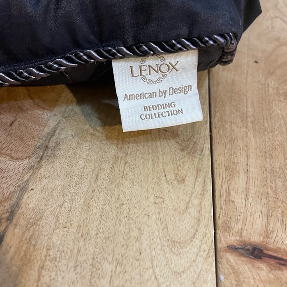 Lenox American Bedding Collection decorative pillows, 20”x 20” - Picture 3 of 3